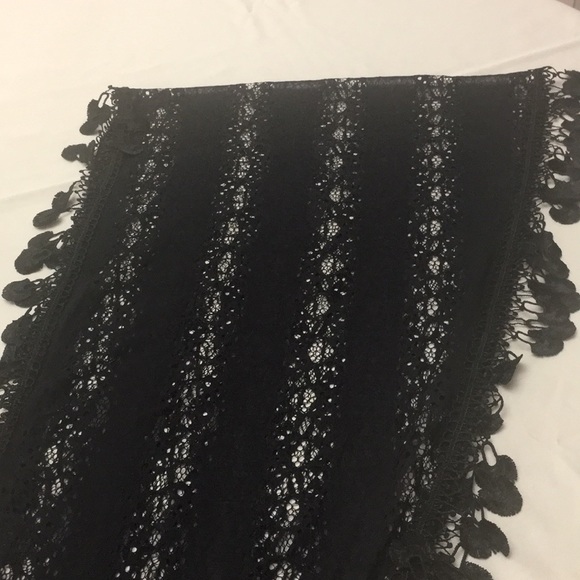 Elegant Lace Scraf with Pom Poms - Picture 2 of 4